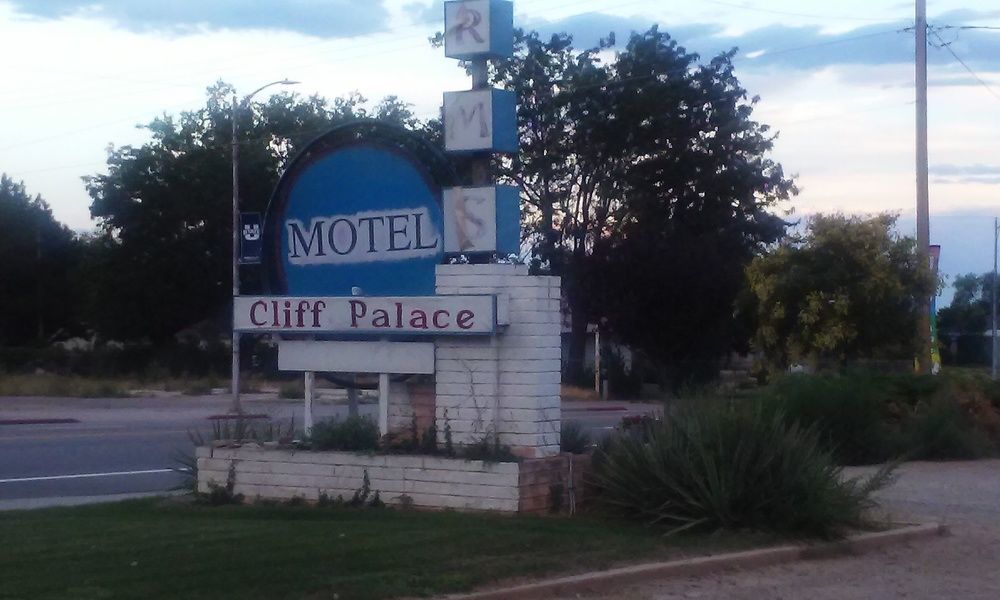 Cliff Palace Motel 블랜딩 외부 사진